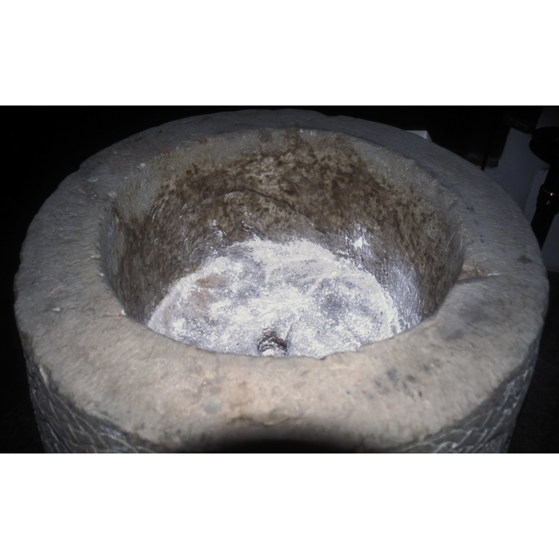 showing the centre drain