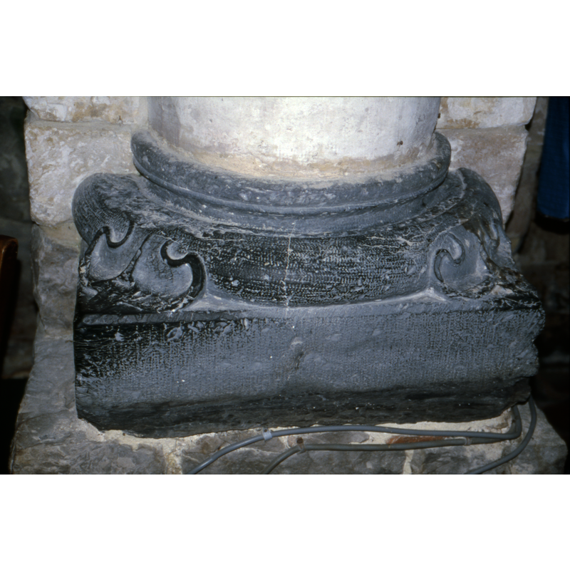 at 90-degree angles of the lower base