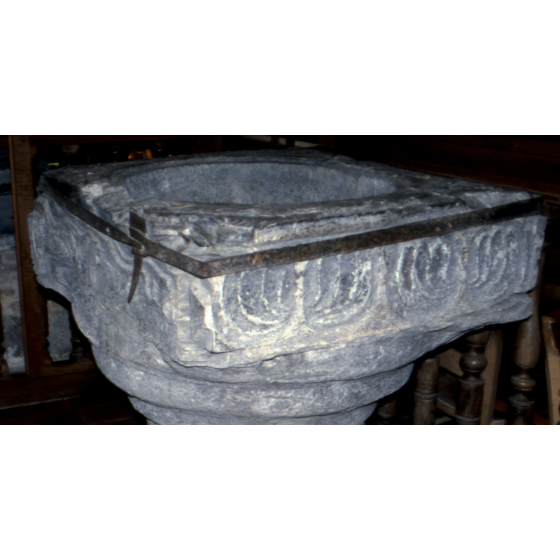 two important things to notice here: the metal brace that surrounds the basin sides and the damaged left side; it appears that this side was partly cut away on purpose to make the font fit into a place it did not quite manage without the barbaric measure imposed on the stone