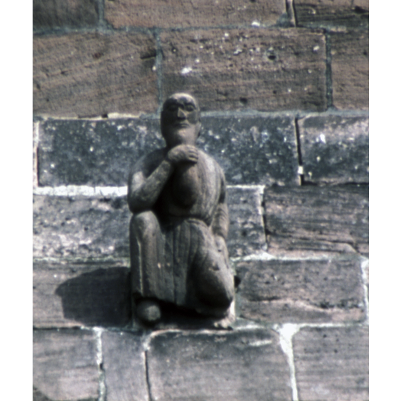 one of four statues at the four angles of the crossing; they are usually described as "mendiant", a beggar, but some sources refer to them as representation of Jews with money bags [e.g.: the ones in a similar position at the church of Saints-Pierre-et-Paul in Rosheim, Alsace]