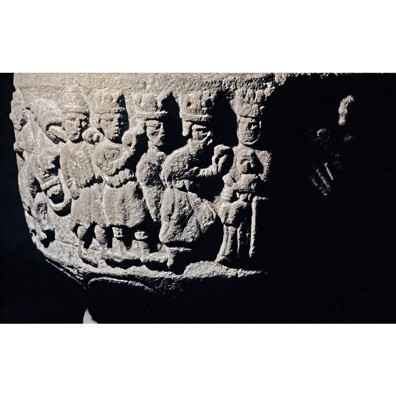 crowned and wimpled Madonna enthroned with Child on her lap; three crowned Magi crowded the left; Jospeh, part of the previous scene, appears to be part of the line-up; to the right is one of Gabriel's wings
