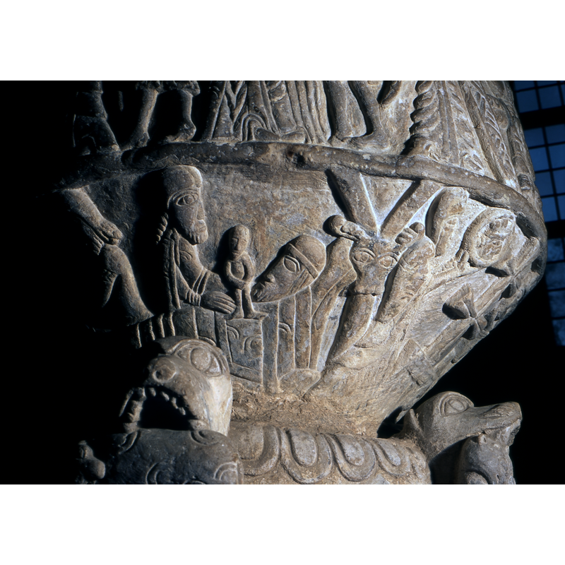 Death scene: a large bed facing left, a figure on it with bearded head visible; another bearded figure sits on the bed facing him; between the two, the soul (small figure) of the deceased. To the right is a column with an animal head as capital and, to the right of that is the Etimasia scene.