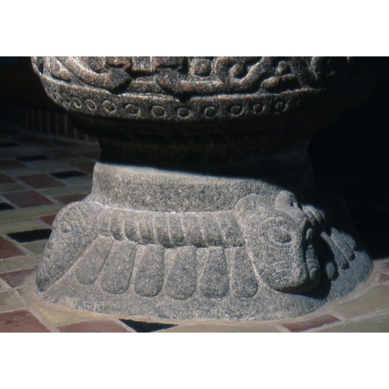 a vand of all arround the bottom end of the basin sides