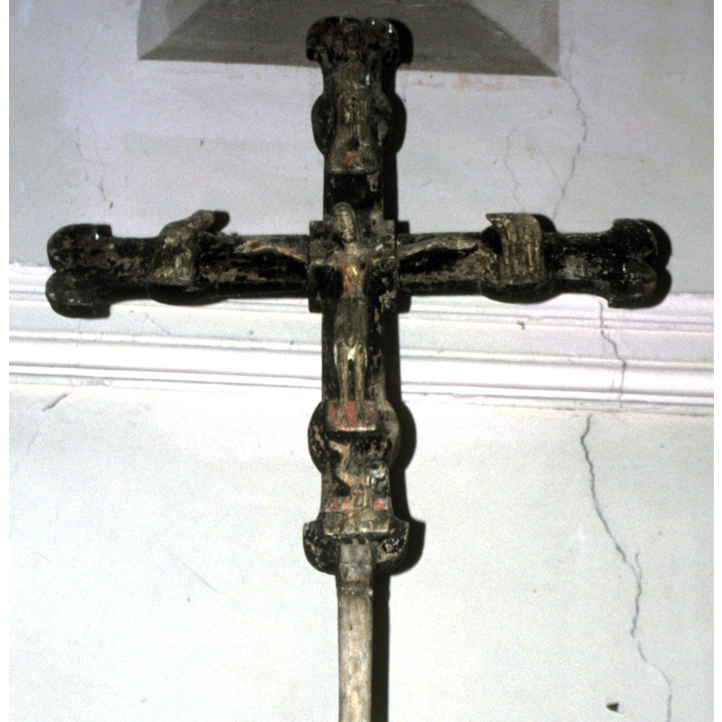 listed in Palissy [ref.: PM31000366] as a 13thC processional cross now disappeared ["	1ère moitié 13e siècle [...] oeuvre disparue"]