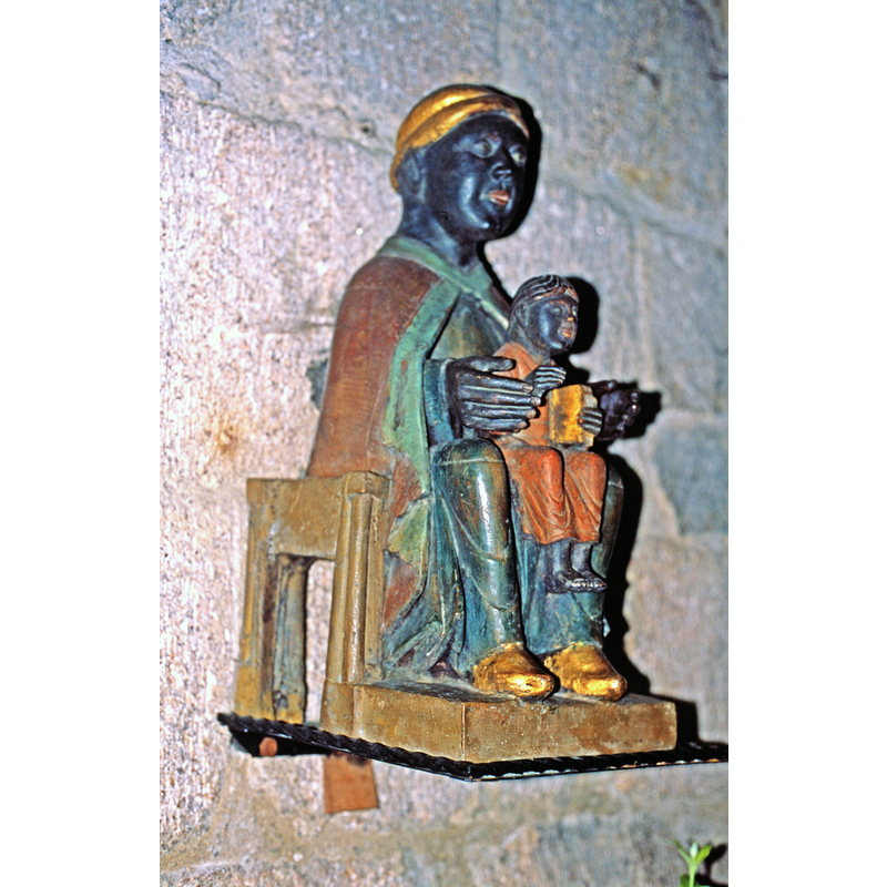 Listed in Palissy [ref.: PM19000492]: "Vierge à l'enfant dite Vierge noire, du 12e siècle. C'est une copie, récente, qui est présentée dans l'église contre le mur du choeur, entre l'abside et l'absidiole nord."