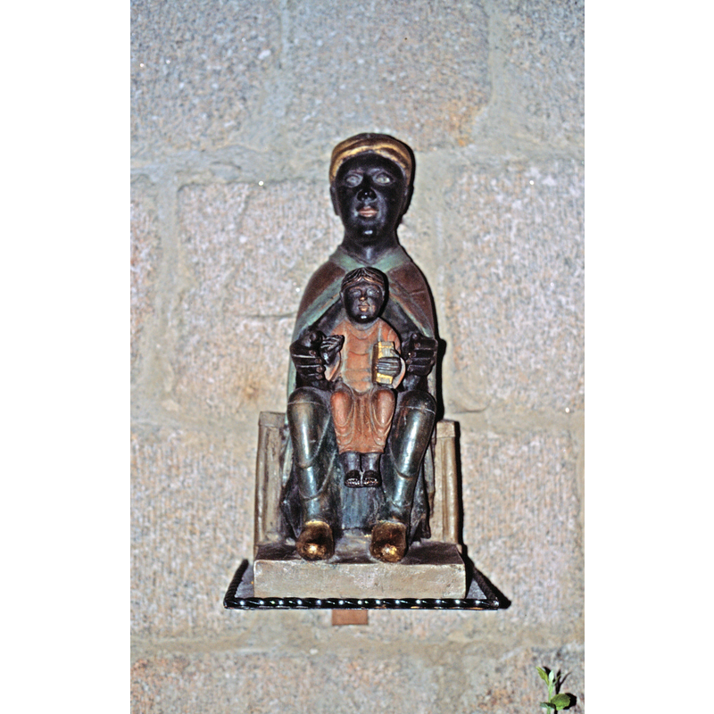 Listed in Palissy [ref.: PM19000492]: "Vierge à l'enfant dite Vierge noire, du 12e siècle. C'est une copie, récente, qui est présentée dans l'église contre le mur du choeur, entre l'abside et l'absidiole nord."