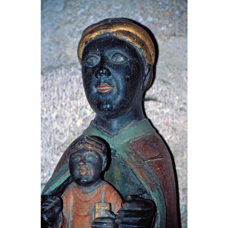 Listed in Palissy [ref.: PM19000492]: "Vierge à l'enfant dite Vierge noire, du 12e siècle. C'est une copie, récente, qui est présentée dans l'église contre le mur du choeur, entre l'abside et l'absidiole nord."