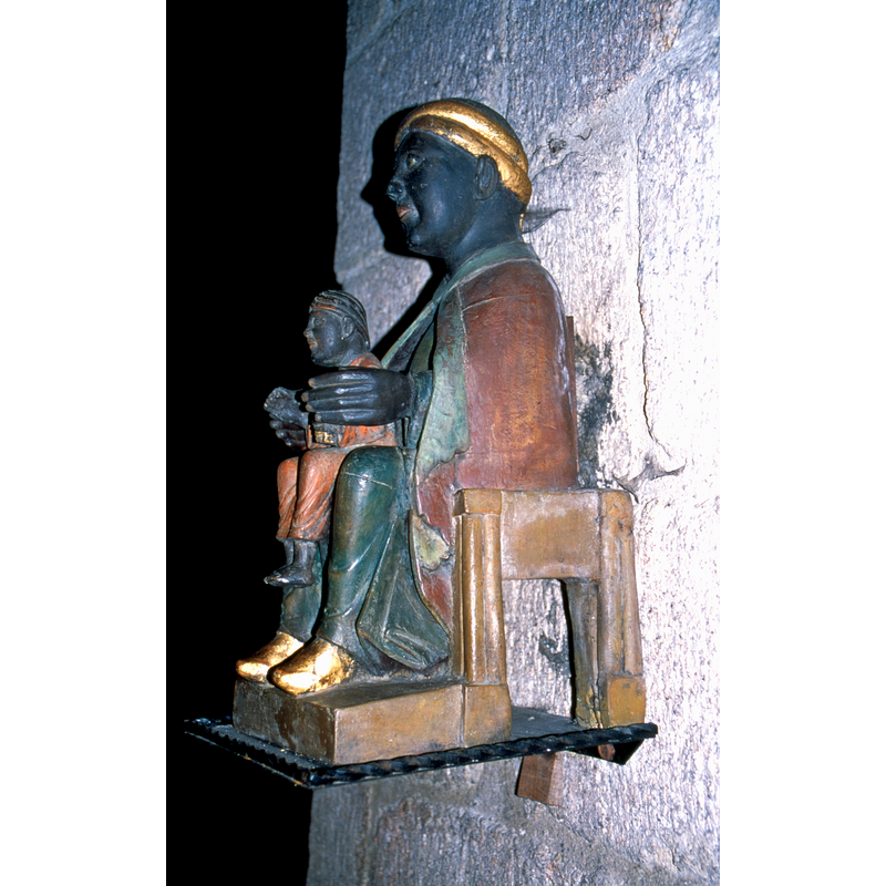 Listed in Palissy [ref.: PM19000492]: "Vierge à l'enfant dite Vierge noire, du 12e siècle. C'est une copie, récente, qui est présentée dans l'église contre le mur du choeur, entre l'abside et l'absidiole nord."