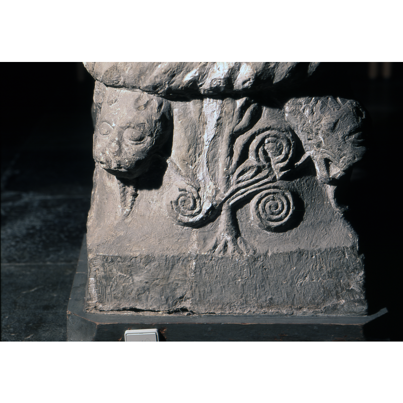 with three scroll branches