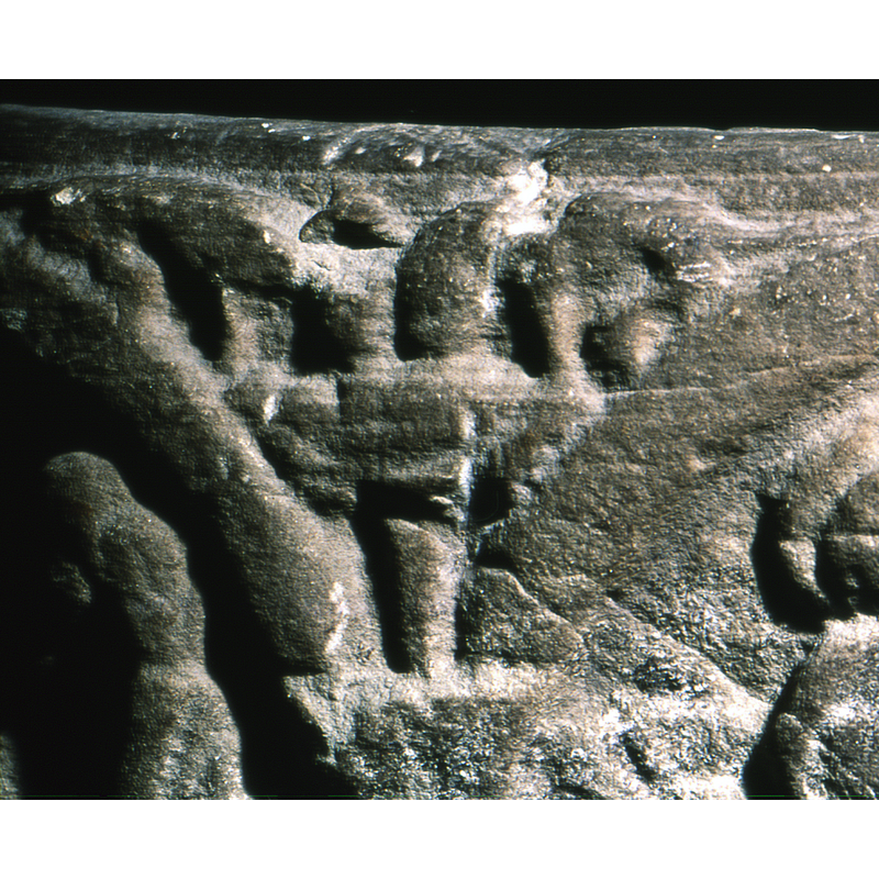 the elements that decorate the spandrels of the arcade are badly damaged and eroded, but some outlines are still discernible enough to make out their identities: this one is an interlace of difficult description, like a pedestal with wings, that appears on some of the works of this artist or workshop