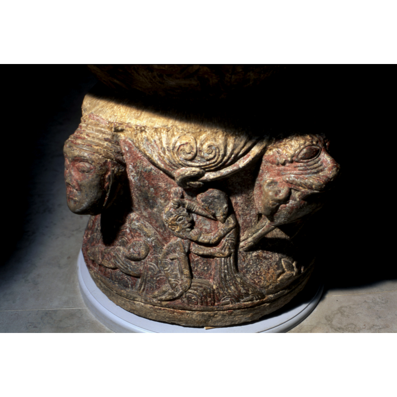 Two figures in profile, the one on the right holds with hands the hair and beard of the figure kneeling on the left. The left figure, holds a cane