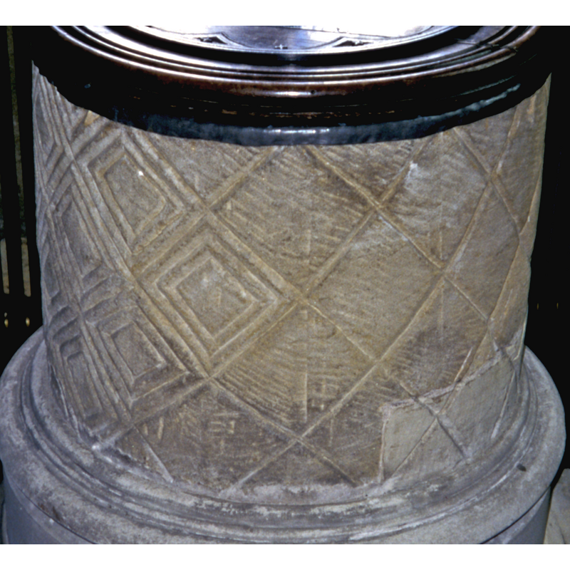 this side shows the transition between the concentric and the plain patterns [was it originally planned to be completed as concentric all over and never finished?] -- notice the new stone insert repair at the bottom right