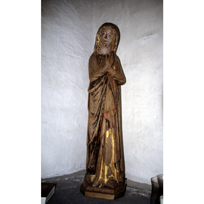 KMB caption: "Skulptur framställande stående mater Dolorosa, skuren i ek, av Hamramästaren."