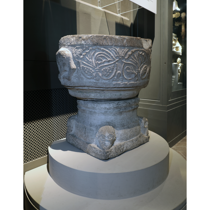 the upper spandrels are filled with palmette tendrils; the lower spandrels chiefly with 3-leaf motifs