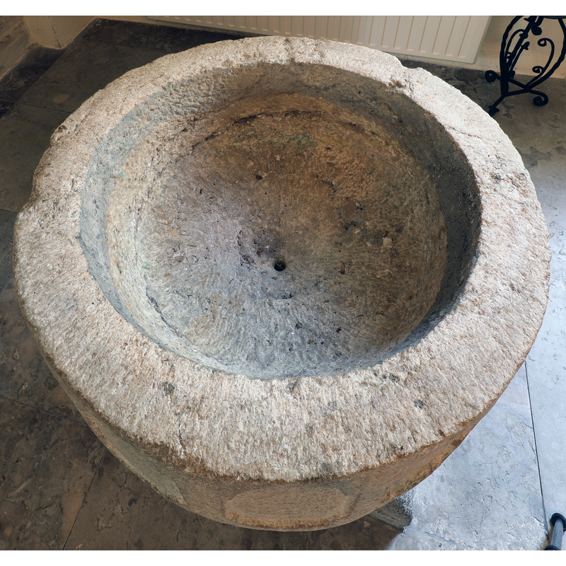 showing the drain hole