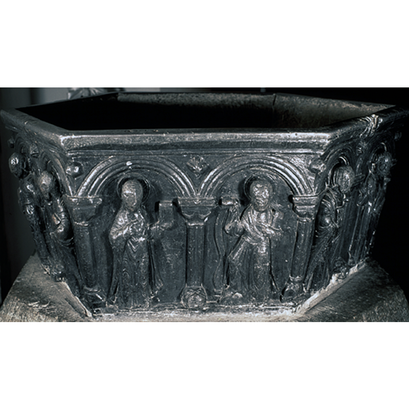 Arcade has two round arches per face of the hexagonal basin: 12 Apostles in total