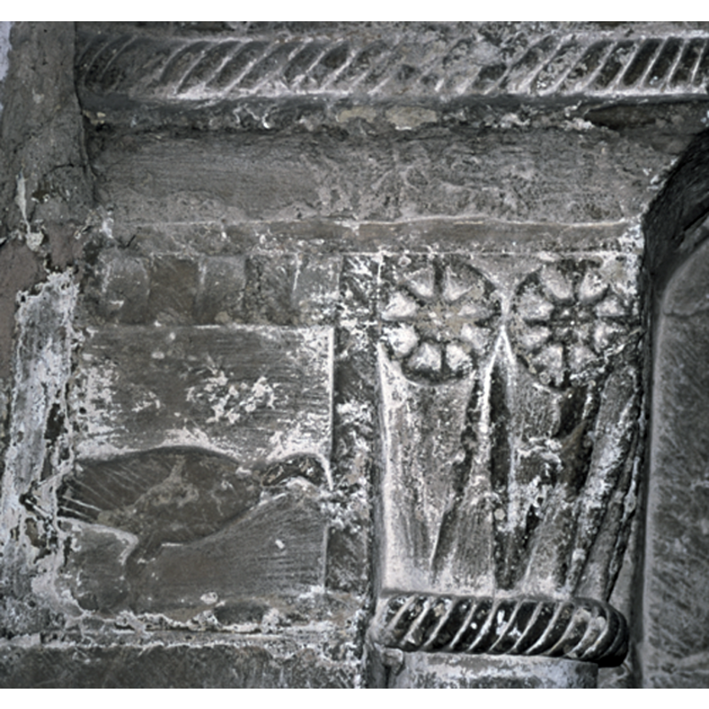 motifs on the sides of the arch