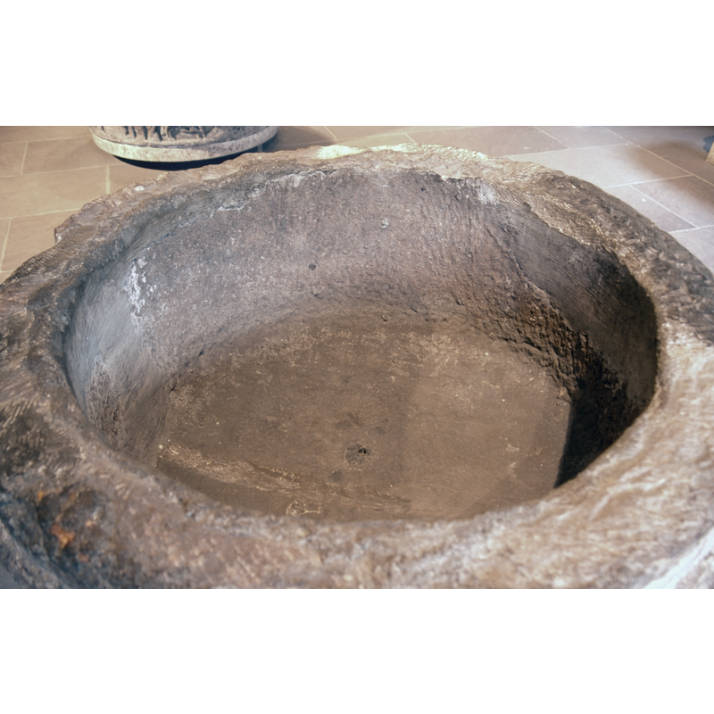 showing the centre drain